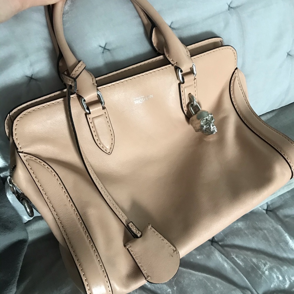 Alexander McQueen  skull padlock  tote